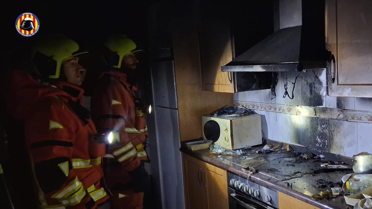 Un incendio afecta a la cocina de una vivienda de Xàtiva
