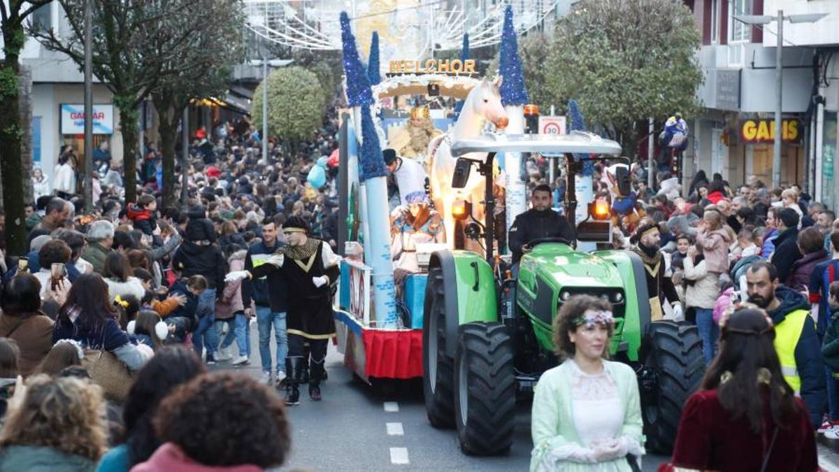 Carroza del Rey Melchor marchando por la capital gallega en la cabalgata del año pasado