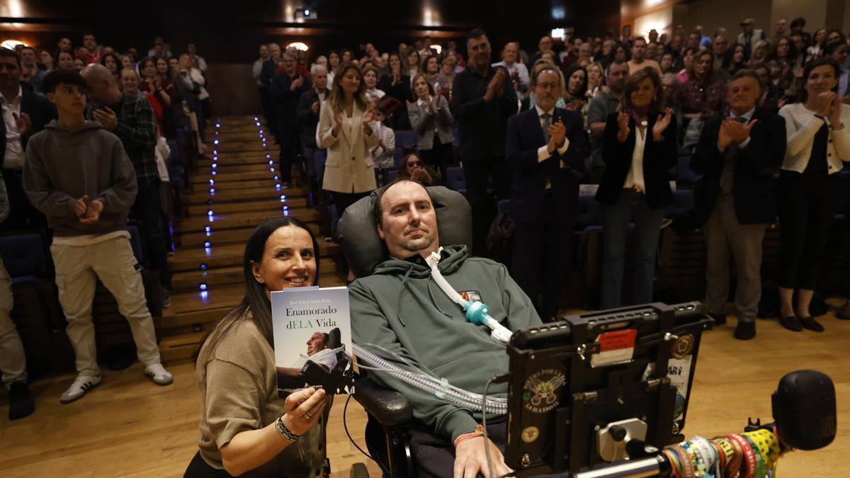 VÍDEO: Así fue la presentación del libro de José Luis Capitán en Oviedo.