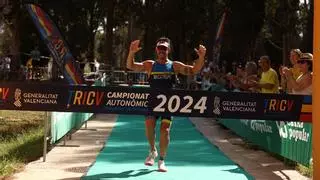 Miguel Fernández y Ghizlane Assou, campeones autonómicos de triatlón