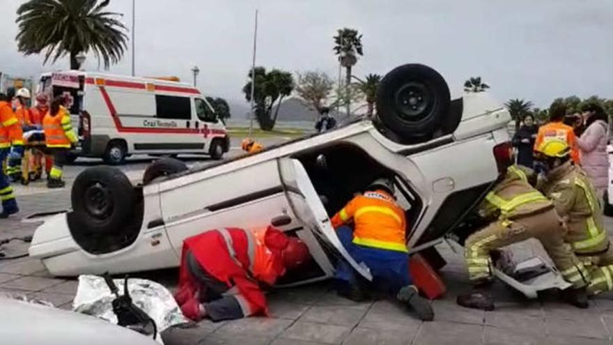 Terrible accidente (simulado) en Poio con varios heridos