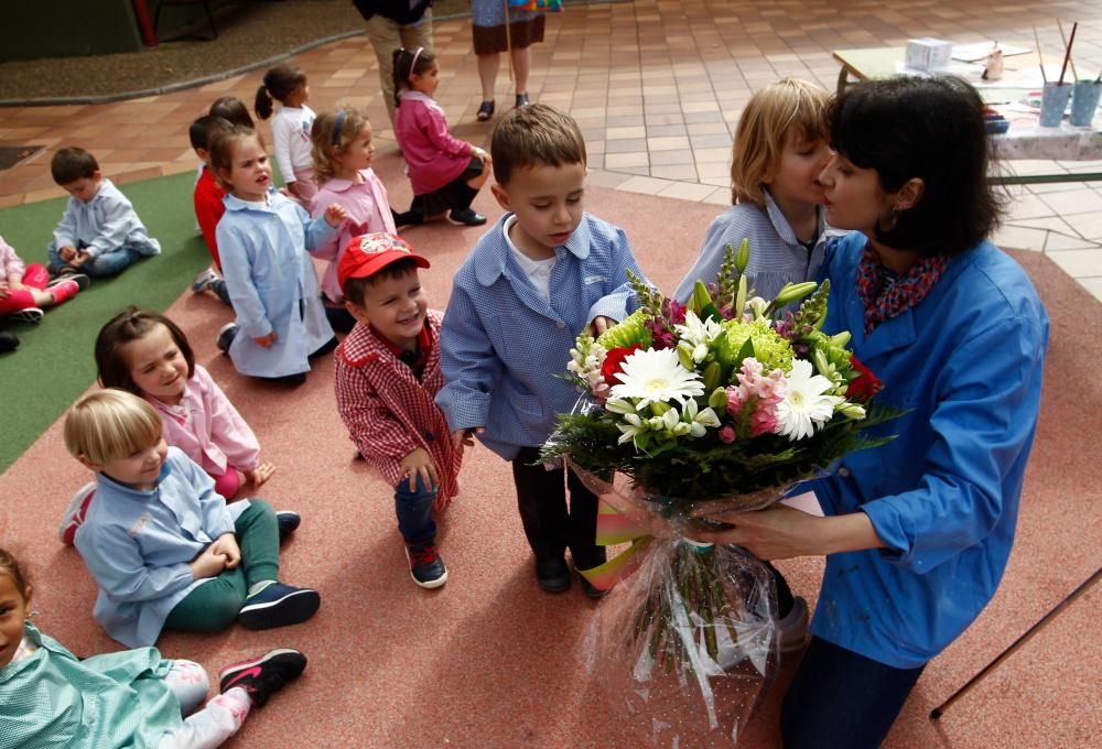 Helena Toraño visita el colegio del Colloto