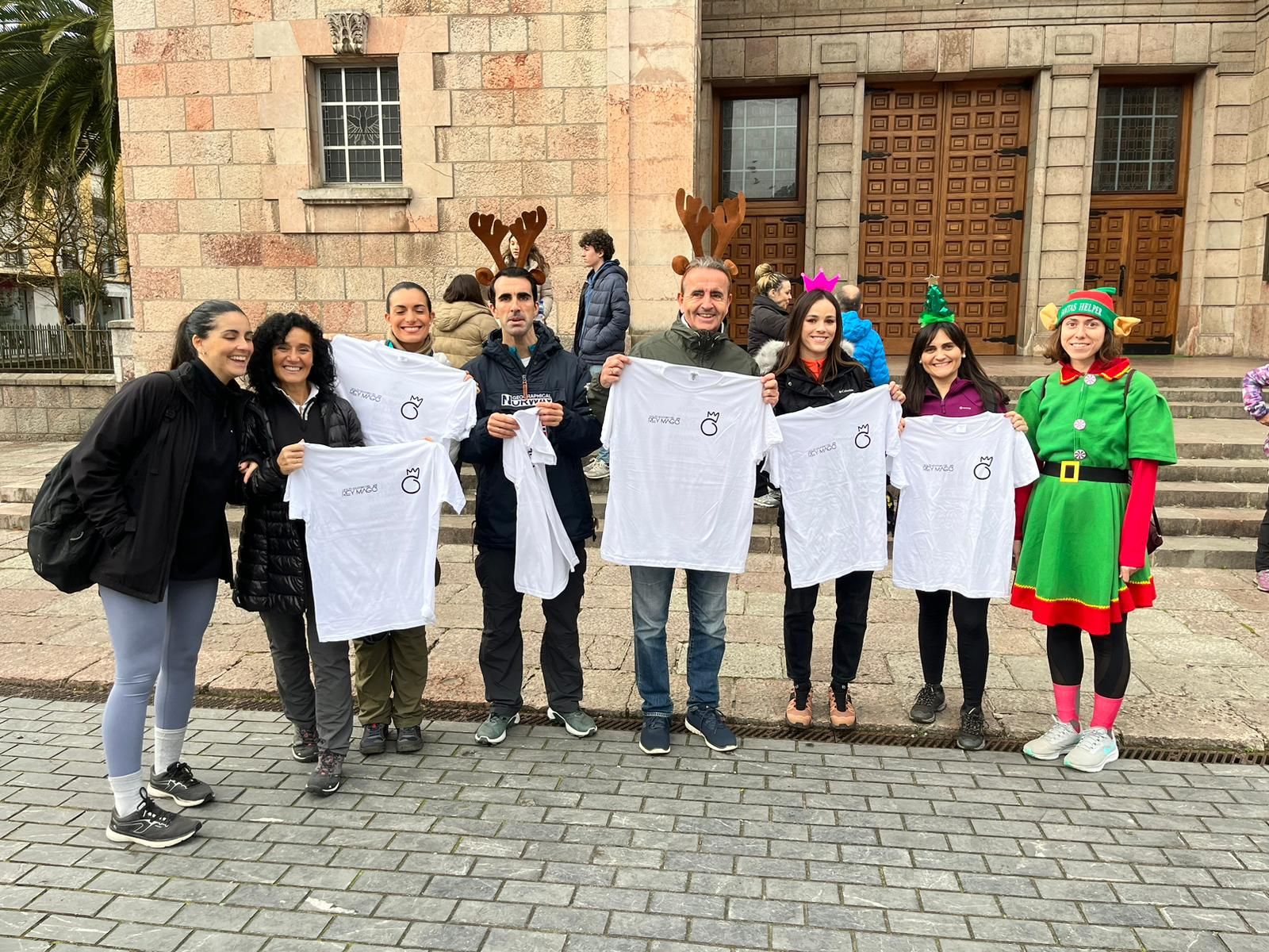 El "Rey Mago" llena de solidaridad el camino entre Cangas de Onís y Covadonga