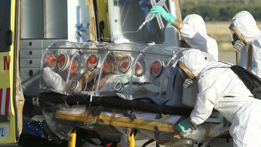 Llegada del primer religioso infectado de ébola a España.