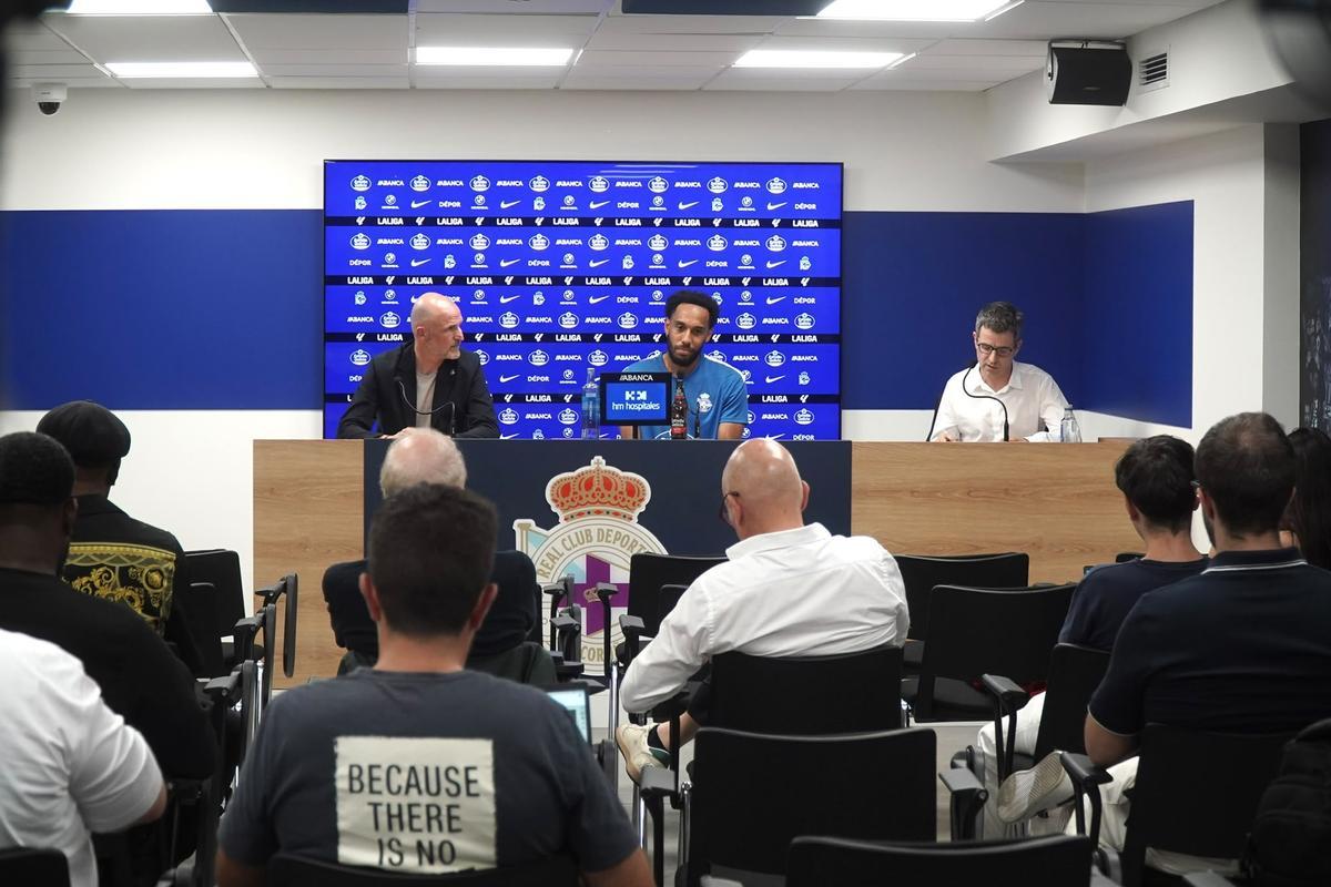 El Deportivo presenta a Aubameyang