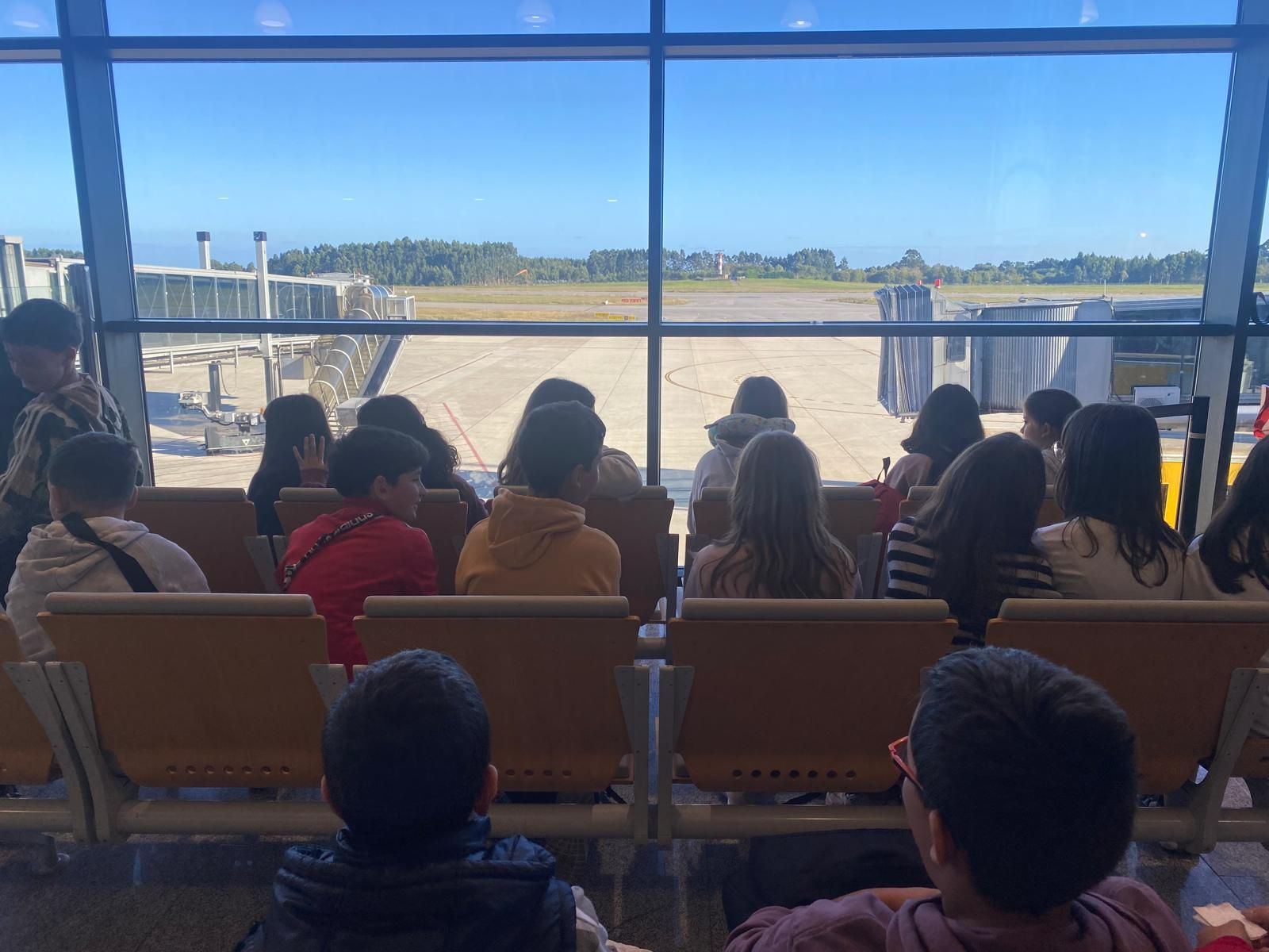 En imágenes: Bautismo de vuelo a Málaga para una veintena de estudiantes del Elisa y Luis Villamil