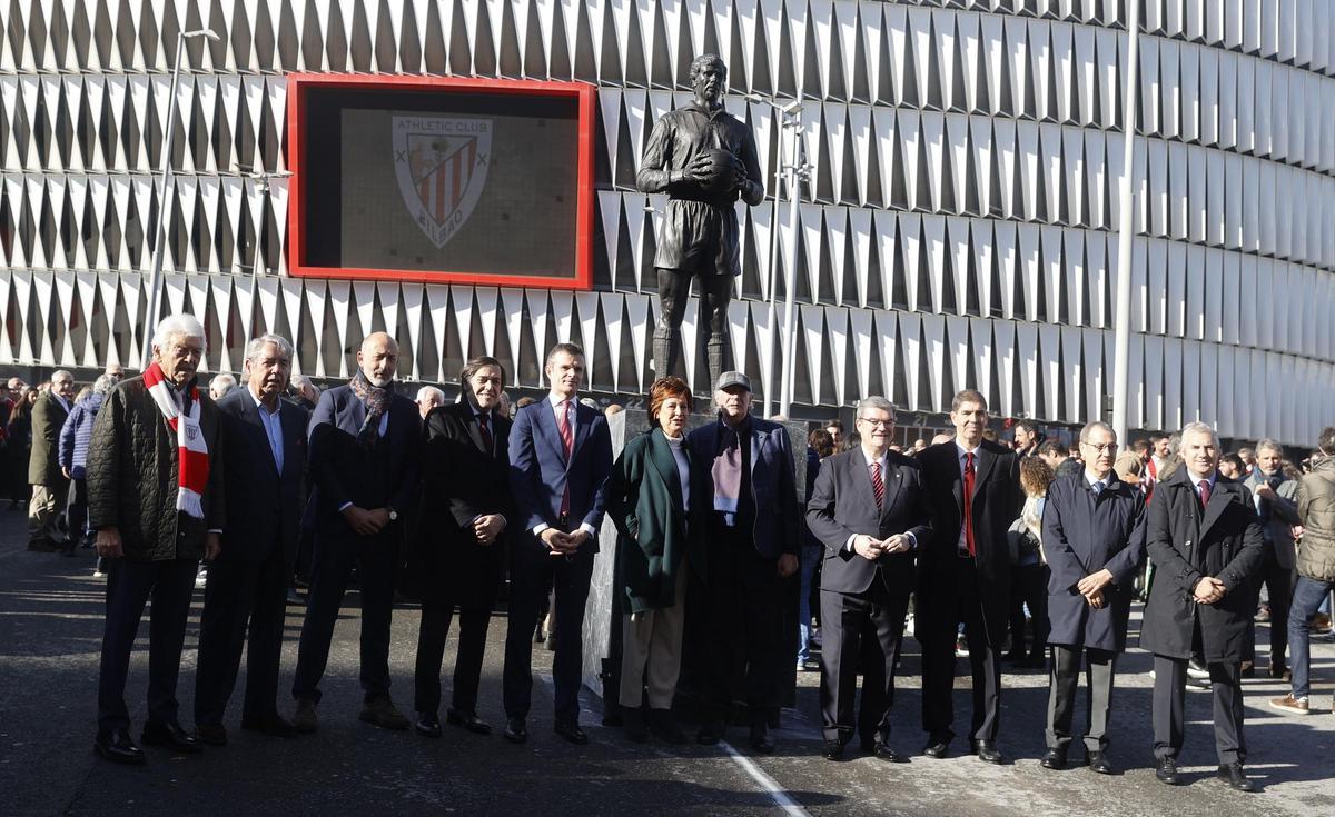 Escultura Iribar con motivo 125 aniversario del Athletic de Bilbao