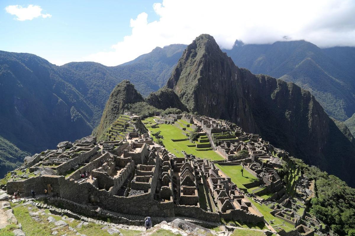 AME7893  CUSCO  PERU   08 04 2019 - Fotografia fechada el 05 de abril del 2019 que muestra la ciudadela de Machu Picchu  en la region surandina del Cusco  Peru   La formidable ciudadela de Machu Picchu ha encontrado en el reciclaje  la sostenibilidad y la  economia circular  el camino para su salvacion frente al acoso que supone la explotacion turistica y los residuos que asedian este Patrimonio Cultural de la Humanidad  EFE  Ernesto Arias