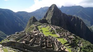 AME7893  CUSCO  PERU   08 04 2019 - Fotografia fechada el 05 de abril del 2019 que muestra la ciudadela de Machu Picchu  en la region surandina del Cusco  Peru   La formidable ciudadela de Machu Picchu ha encontrado en el reciclaje  la sostenibilidad y la  economia circular  el camino para su salvacion frente al acoso que supone la explotacion turistica y los residuos que asedian este Patrimonio Cultural de la Humanidad  EFE  Ernesto Arias