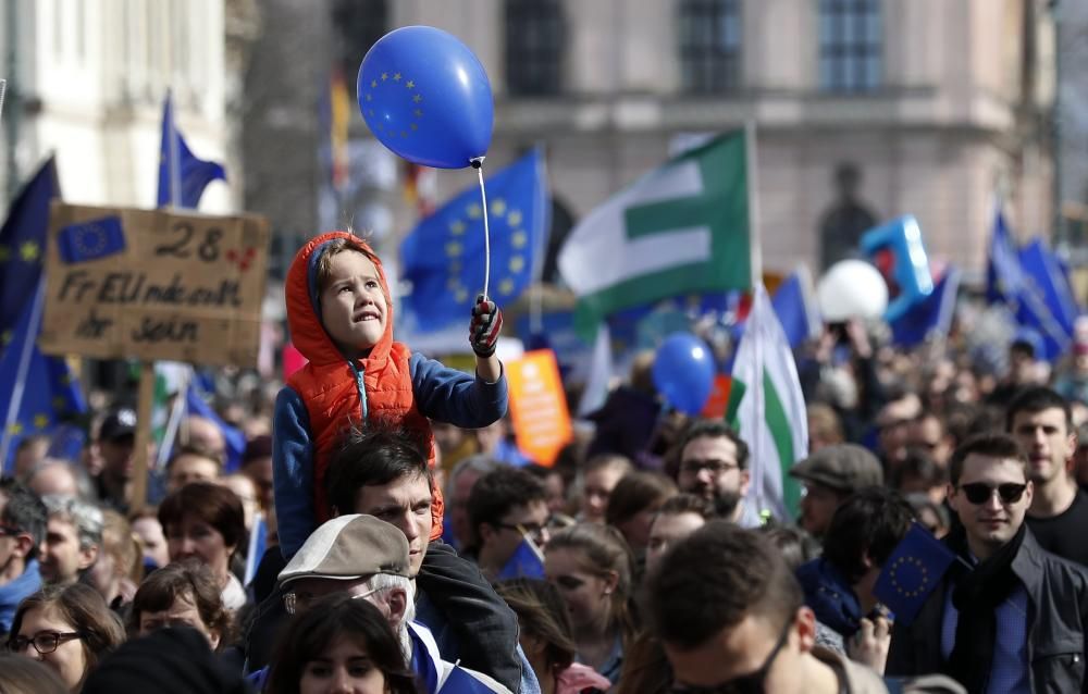 Manifestaciones a favor y en contra de la UE en Roma