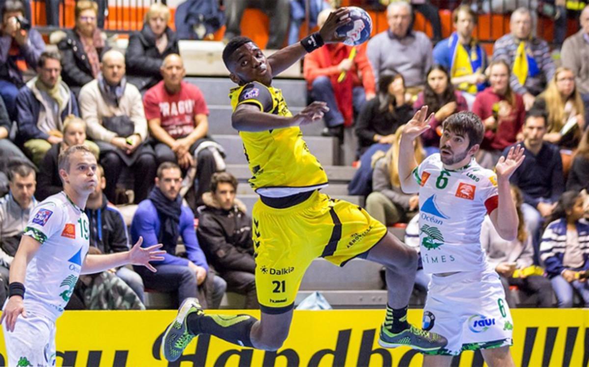 Dika Mem llega al FC Barcelona Lassa