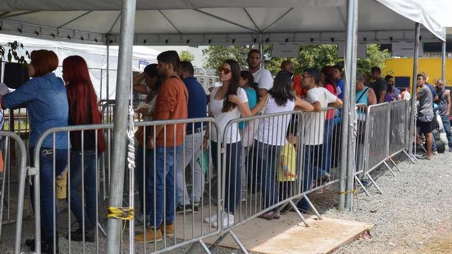 En torno a 1.200 venezolanos abandonan Brasil por actos violentos