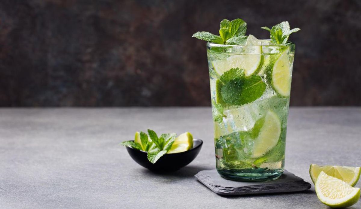 Margarita, Cosmopolitan, Mojito... aprende a elaborar los mejores cócteles