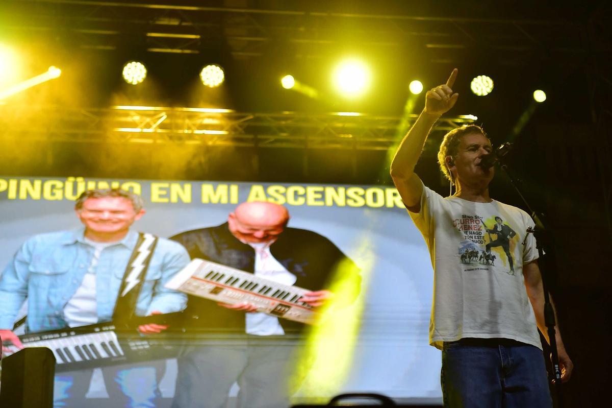 Fotogalería | Las imágenes de los conciertos de Paco Santos y Un pingüino, en la feria de Plasencia
