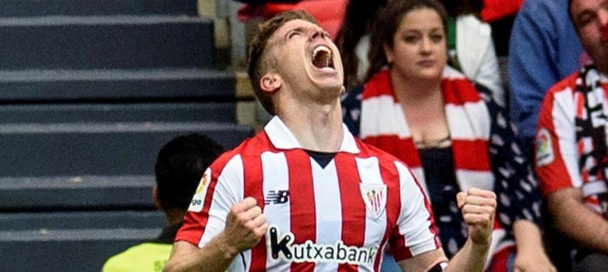 Iker Muniain celebra el primero gol.