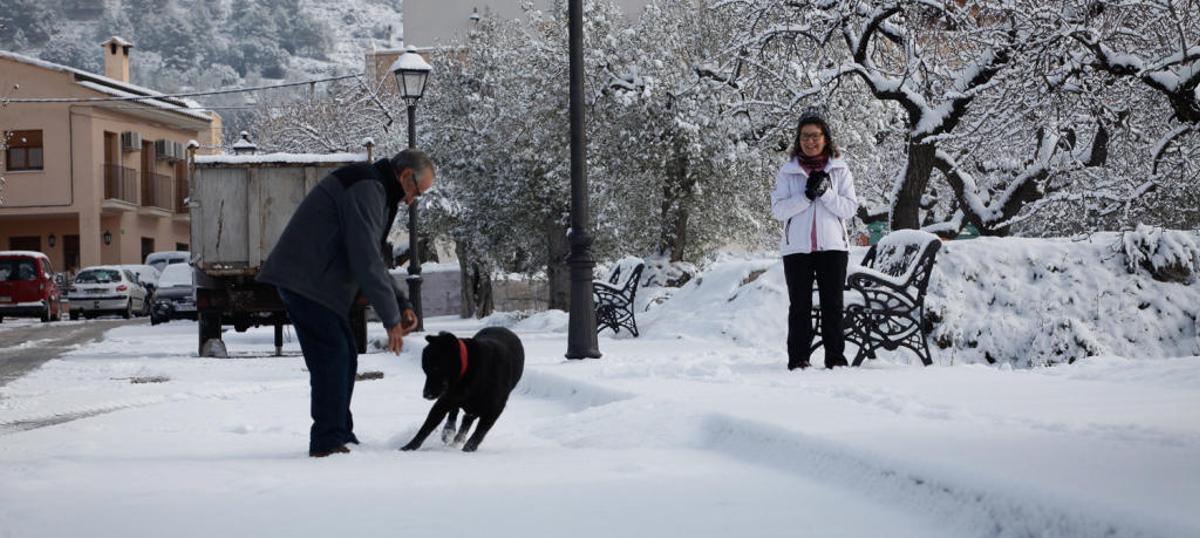 Nieve en la localidad de Millena, en El Comtat, en el temporal de enero de 2017.