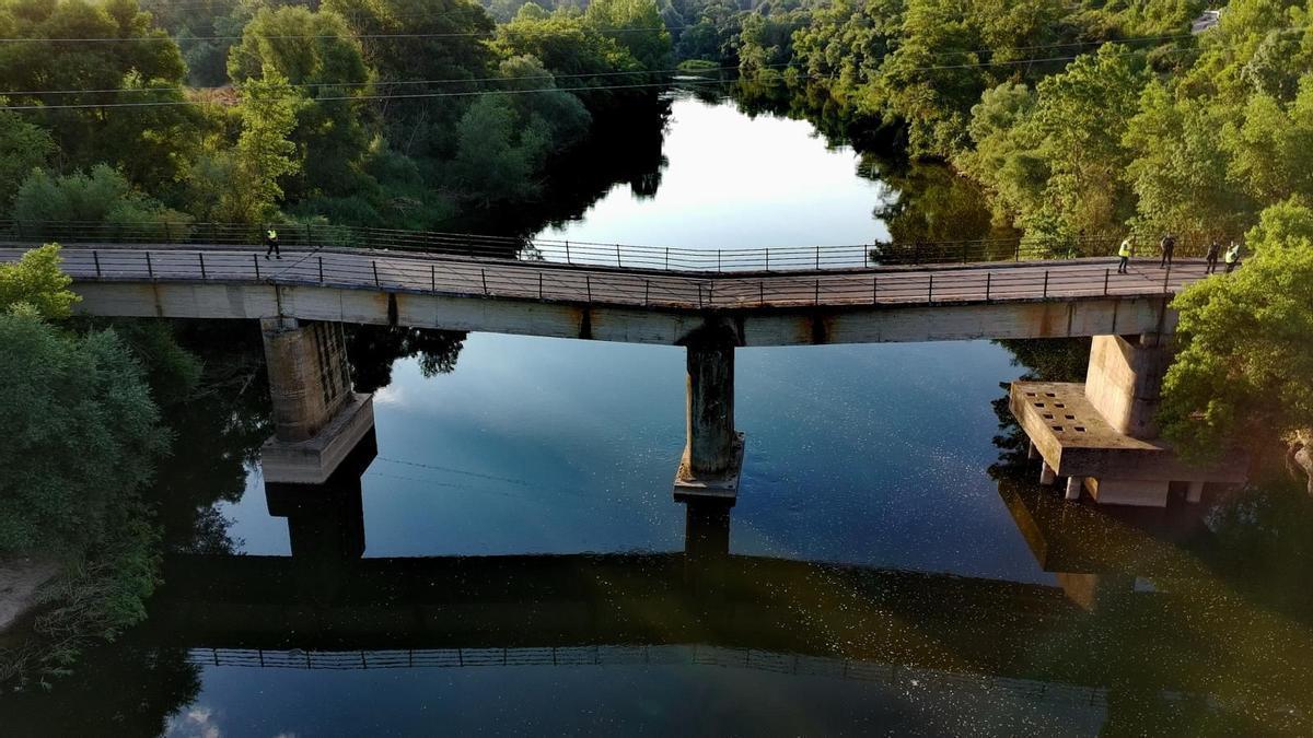 Colpaso parcial del puente que une Granja Florencia con la Nacional 122 en el desvío de la ZA-P-1102.