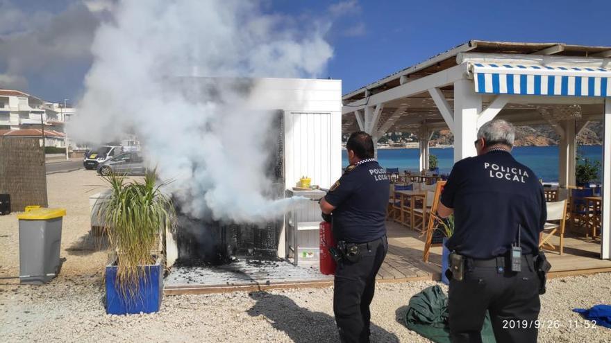 Sofocan un incendio en  la cocina de un chiringuito de la playa de Xàbia