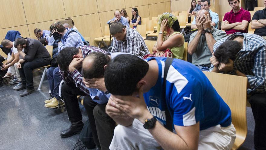 Los acusados, durante el juicio en Valencia.