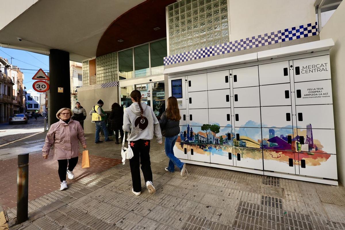 La col·locació de taquilles refrigerades per a recollir les compres ha estat una de les accions realitzades al recinte comercial.