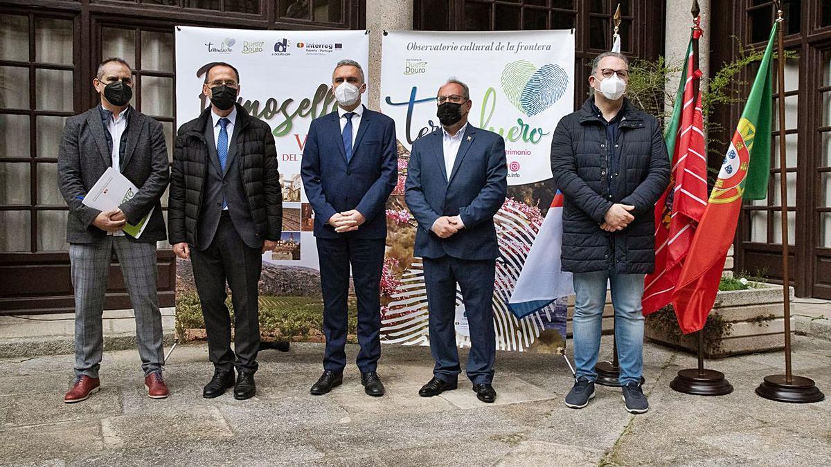 Pascual, Blanco, Izquierdo, Pilo y Saavedra presentan el proyecto “La Villa del Vino”. | Jose Luis Fernández