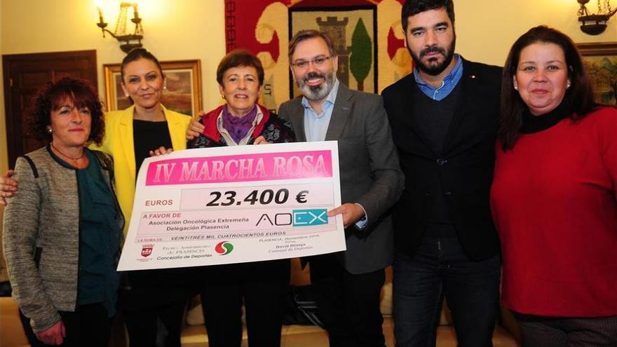 La compra de dorsales para la marcha rosa de la Aoex recauda 23.400 euros