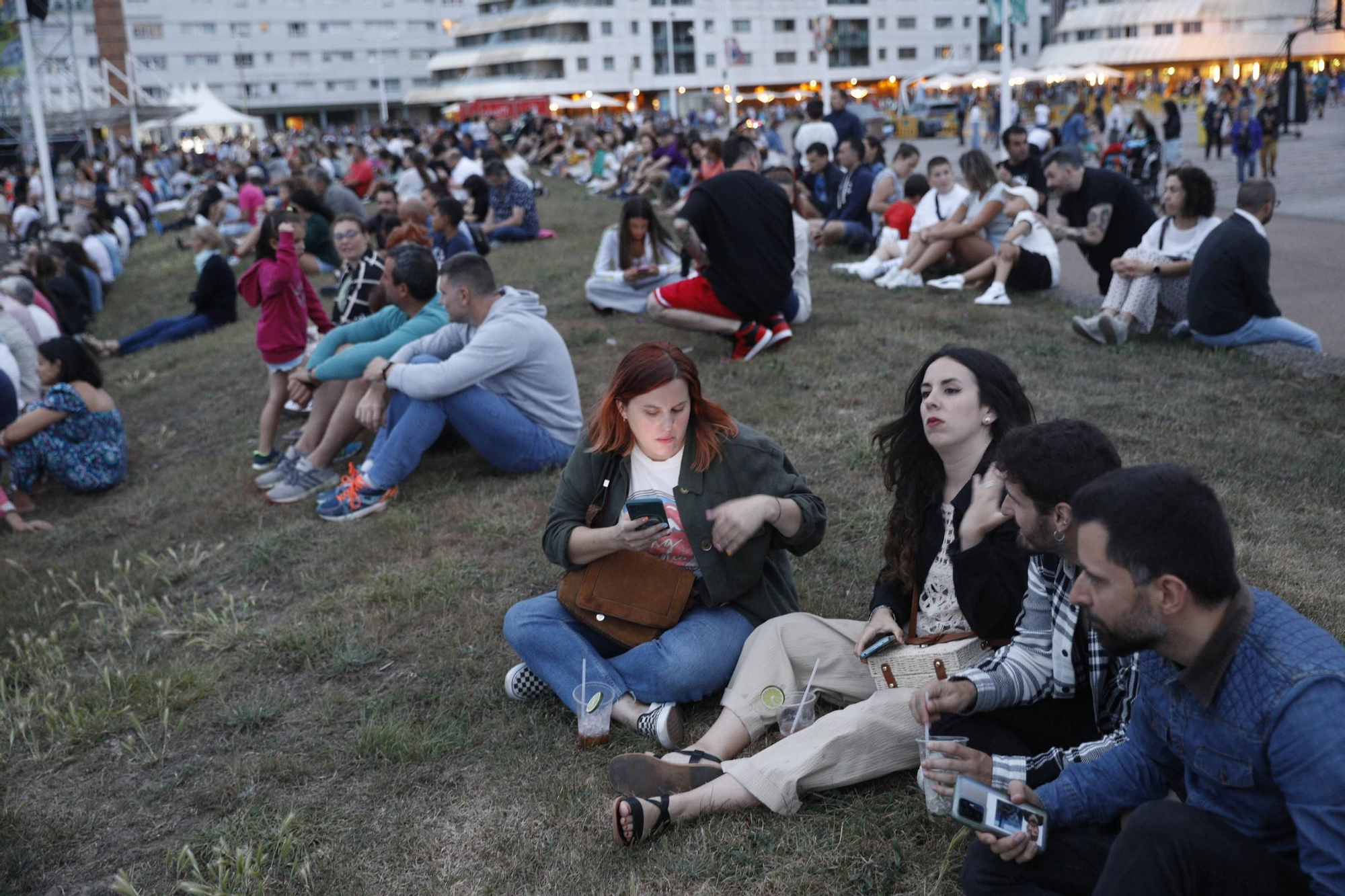 Así ha sido la primera cita de la noche de los drones en Gijón