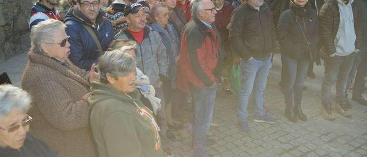 Concentración en Vilaxoán para pedir médico. // Iñaki Abella