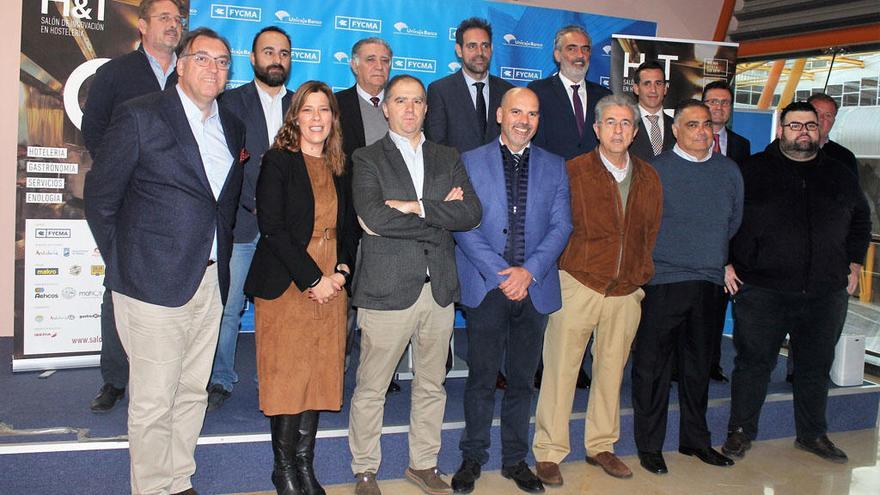 El concejal Mario Cortés junto a los patrocinadores.