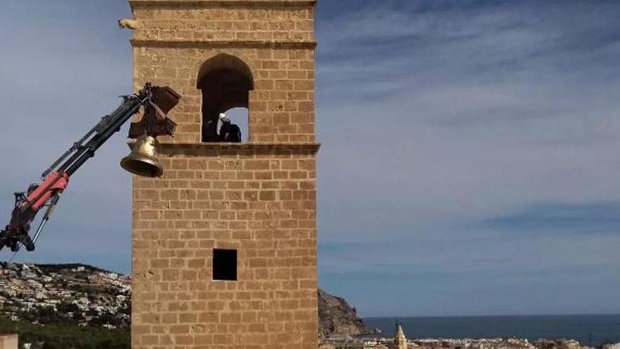 Abortan el primer intento de subir la &quot;Grossa&quot;, la campana de 1.450 kilos, a la torre de la iglesia de Xàbia