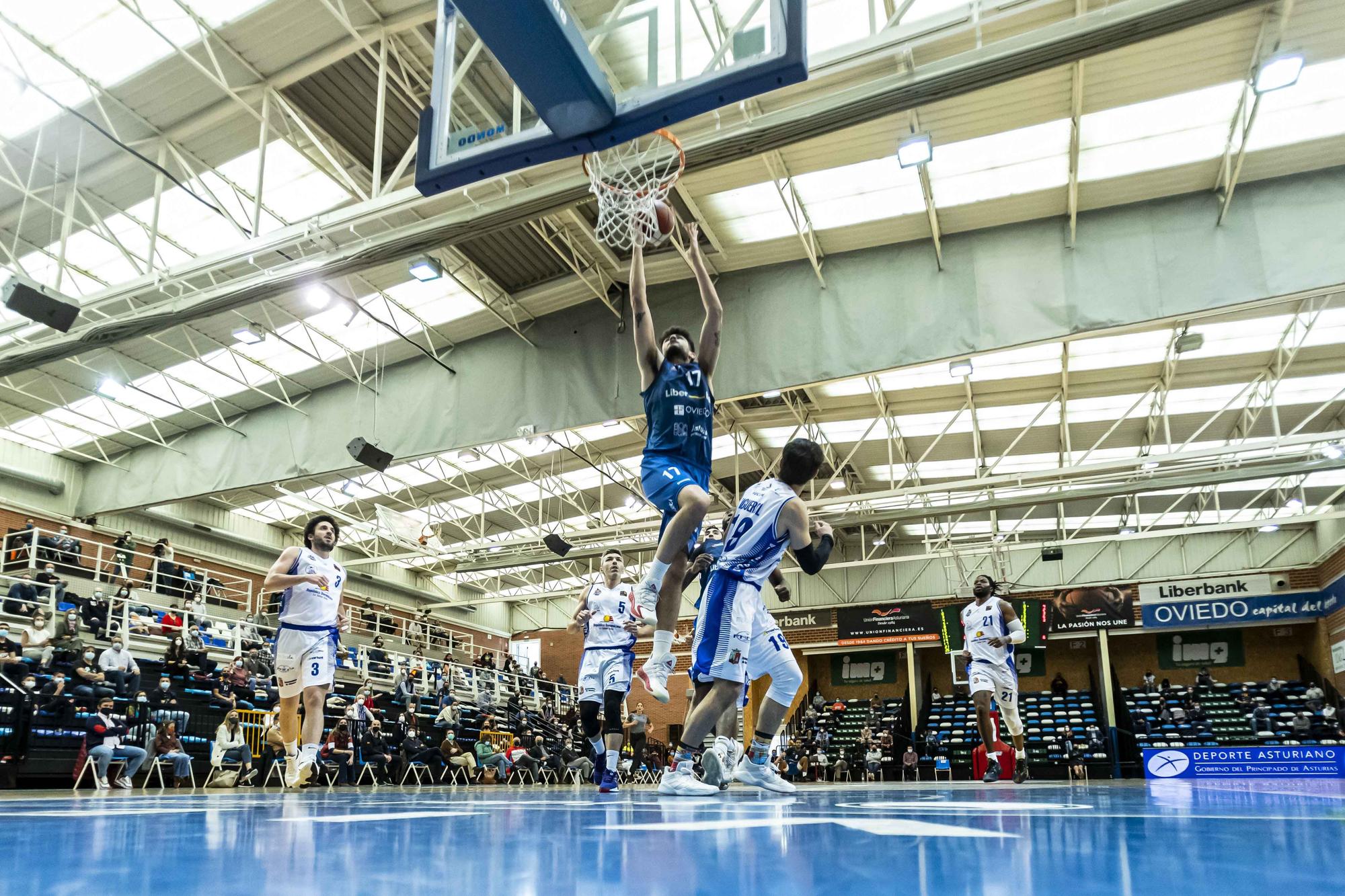 Las imágenes de la victoria del Liberbank Oviedo Baloncesto ante el Almansa que vale la clasificación para el play-off de ascenso a la ACB