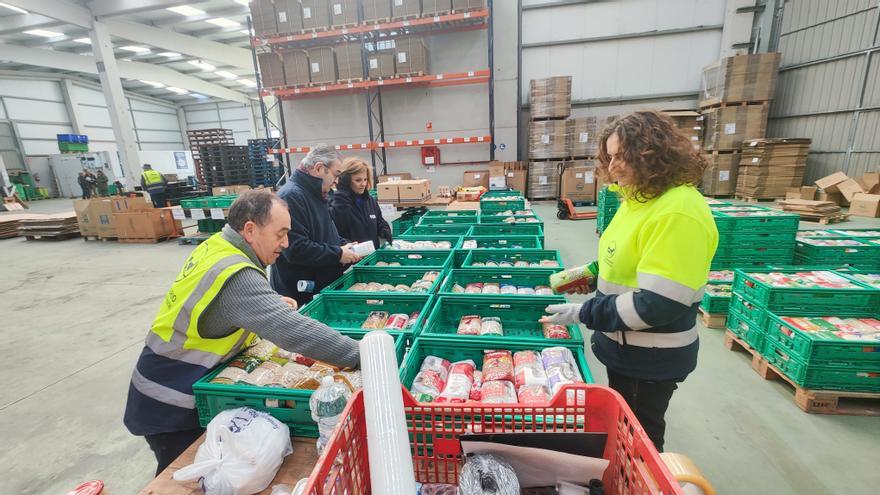 Jóvenes con sueldos &quot;precarios&quot;, el perfil de los nuevos usuarios del Banco de Alimentos de Asturias