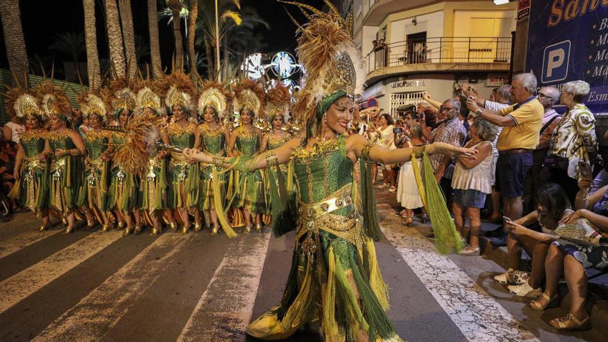 Los Moros y Cristianos de Santa Pola temen una bajada de músicos en los desfiles al aplazarse las Hogueras