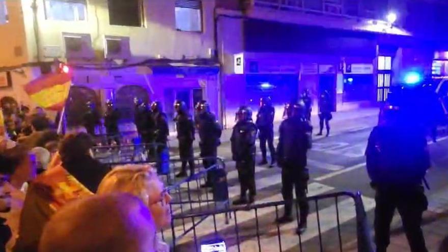 Los antidisturbios se preparan en la manifestación contra la amnistía en Alicante