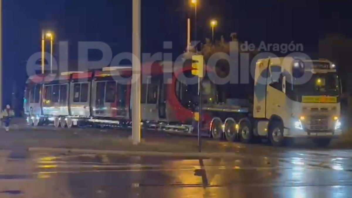 Llegada de la unidad del nuevo Urbos 100 a las cocheras de Valdespartera.