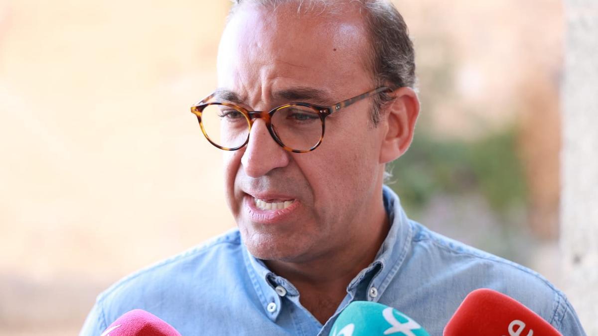 Rafa Mateos anuncia la distinción de Cáceres como Ciudad Europea del Deporte.