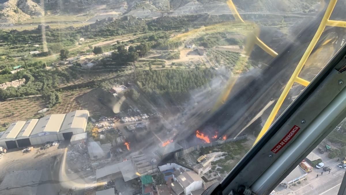 Incendio en una planta de reciclaje de Cehegín