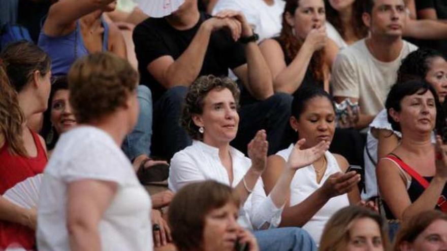 La alcaldesa de Palma, Aina Calvo, entre el público.