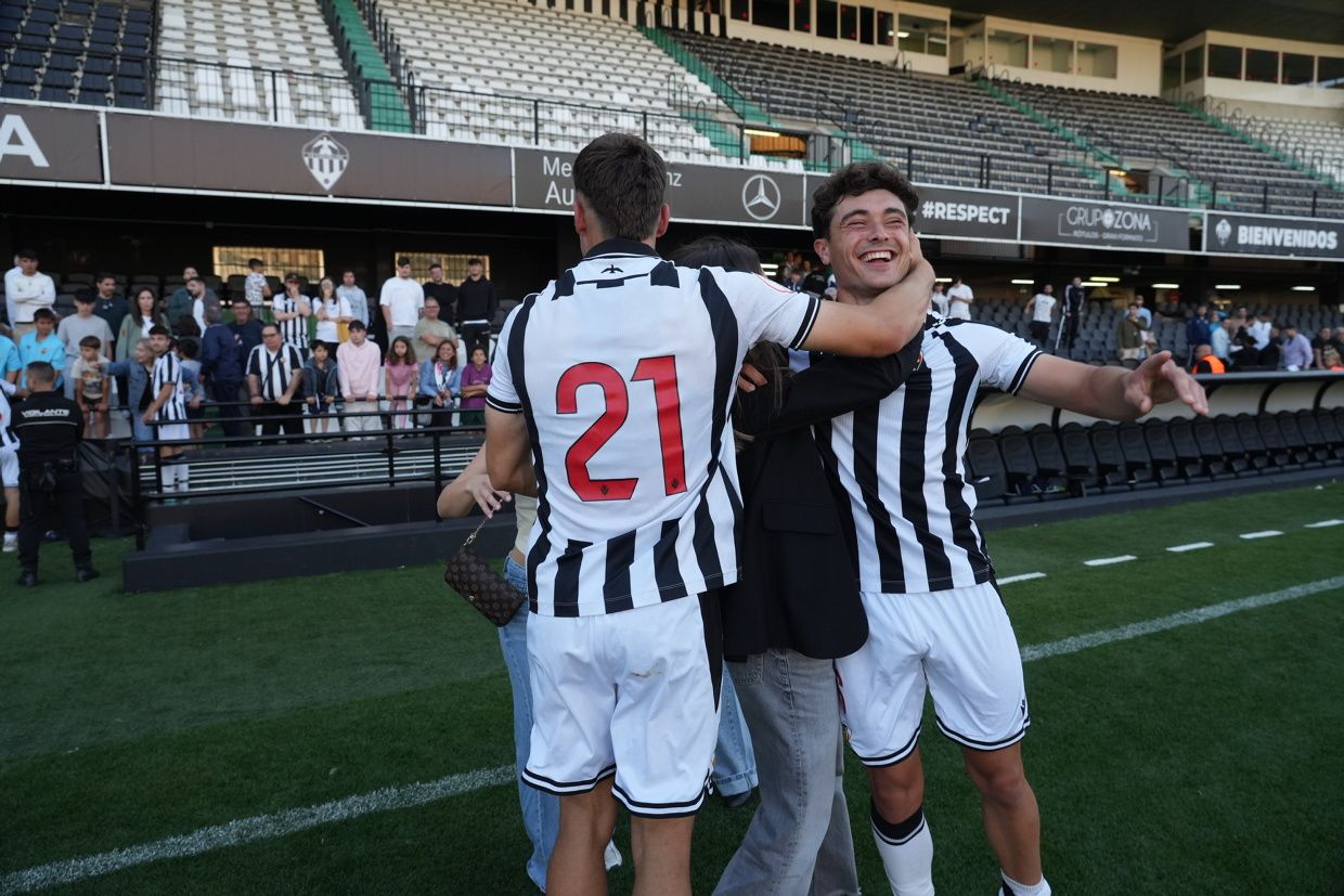 ¡Las mejores imágenes de la celebración del ascenso a Segunda Federación del Castellón B!