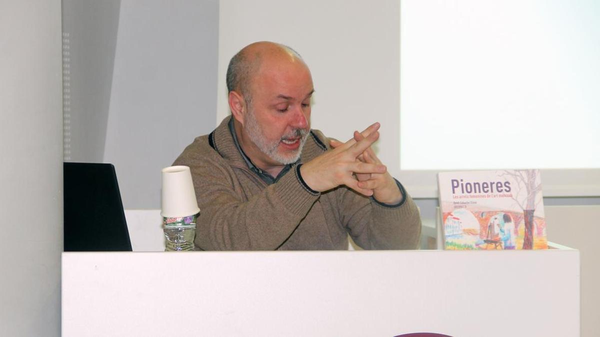 El cardoní Ovidi Cobacho durant la presentació de 'Pioneres'