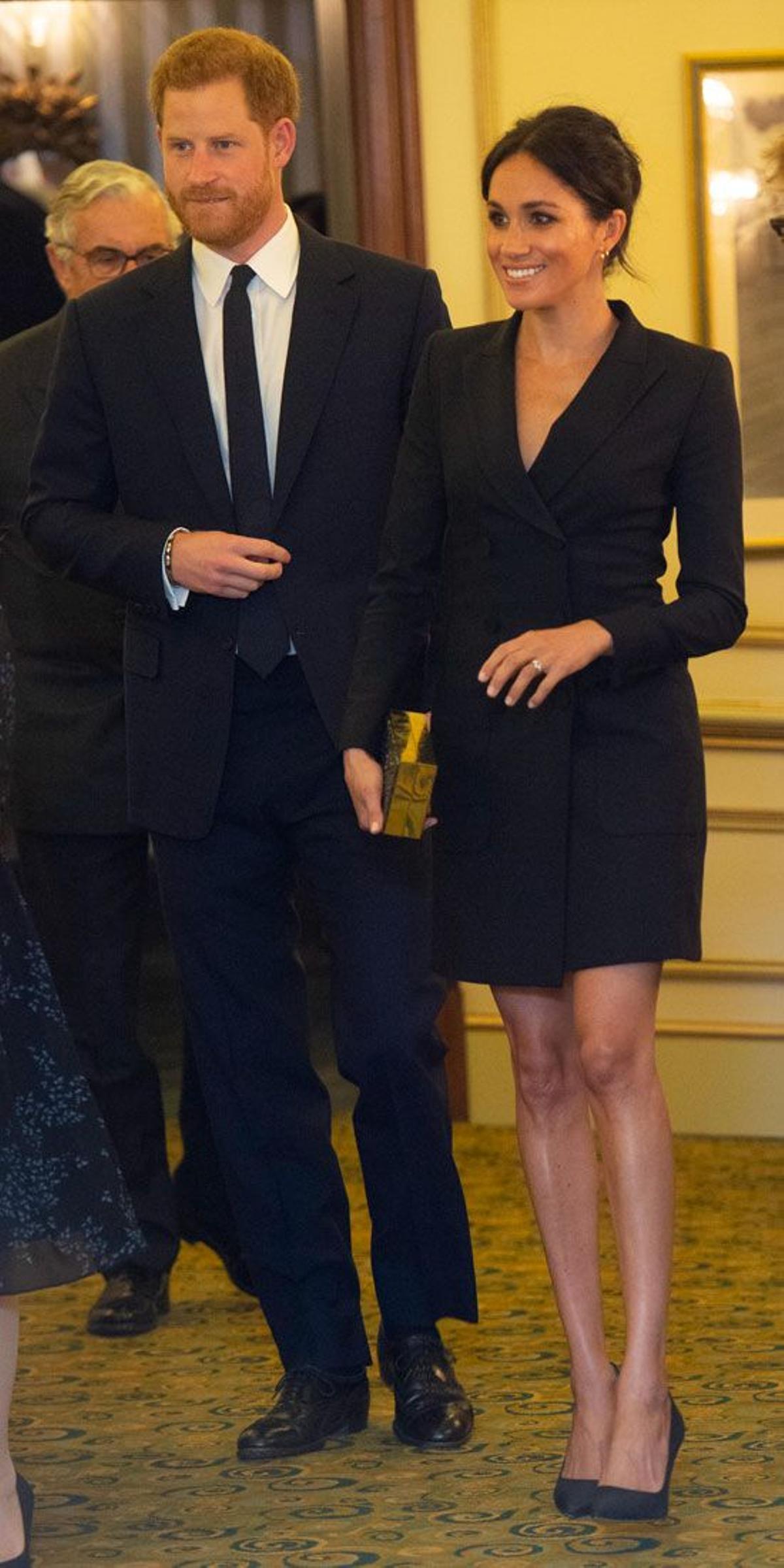 Meghan Markle y el príncipe Harry en el teatro Victoria Palace de Londres