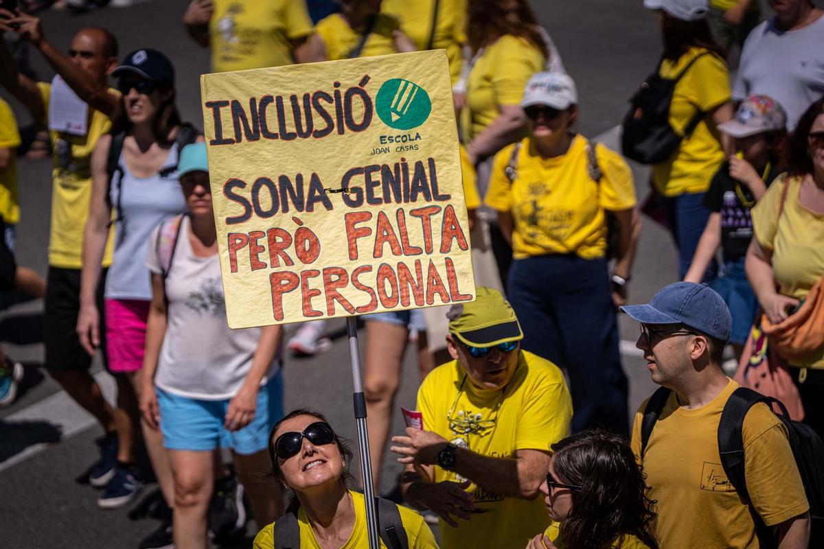 Manifestación de docentes, familias y entidades educativas para reclamar un nuevo modelo de escuela en Catalunya
