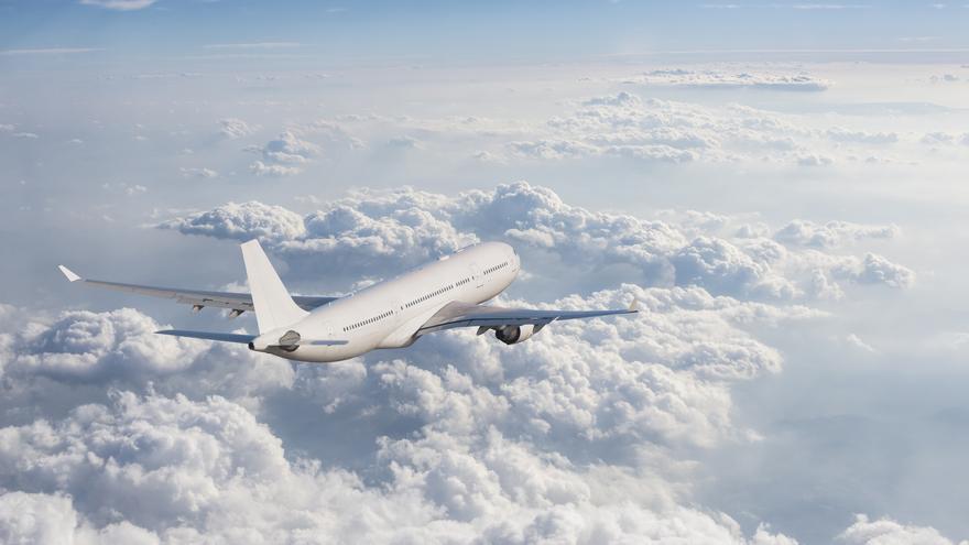 5 trucos infalibles en el avión que todos los viajeros deben conocer