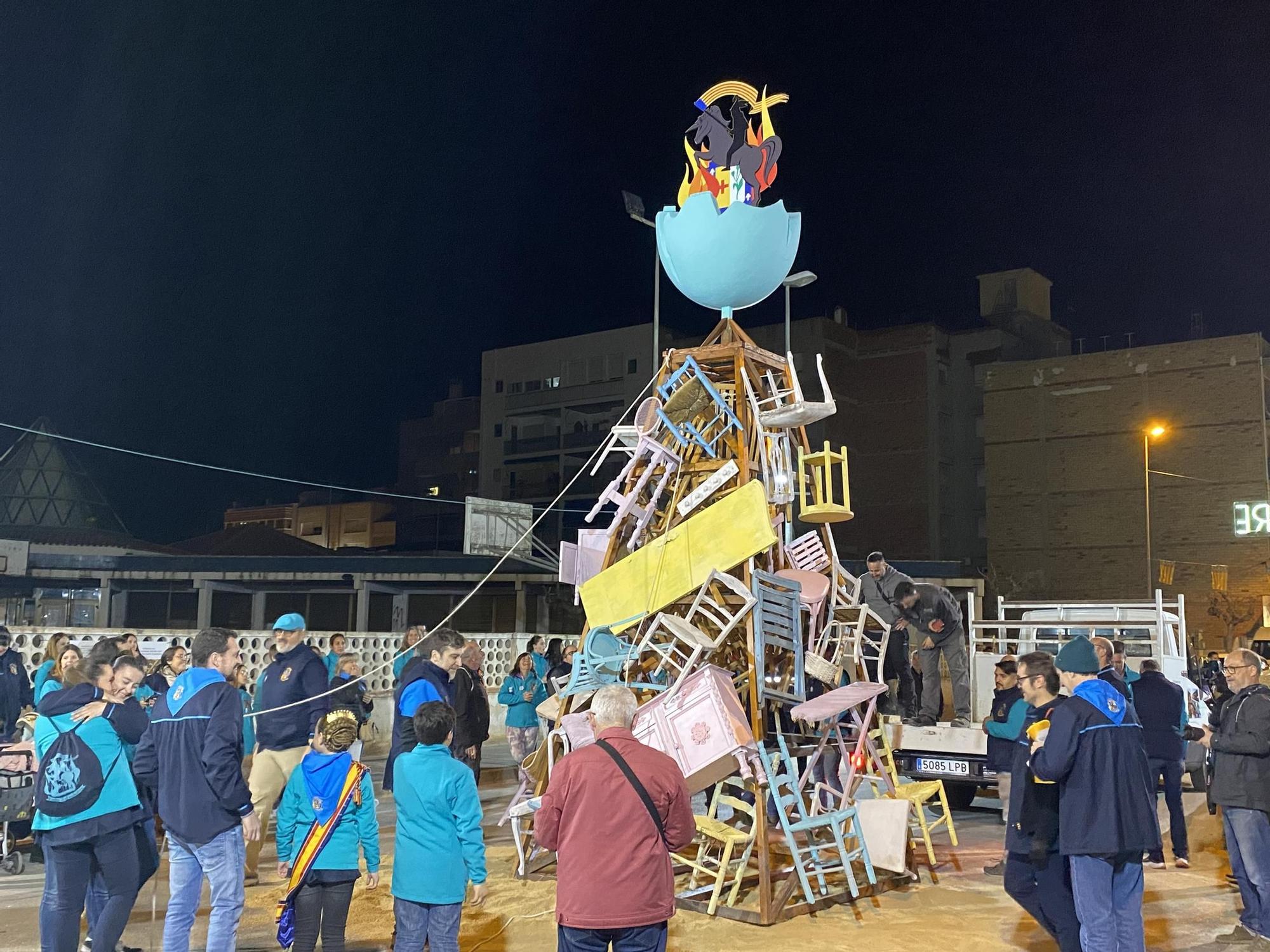 Las fotos de la 'plantà al tombe' del monumento de la falla 9 d'Octubre de Benicarló