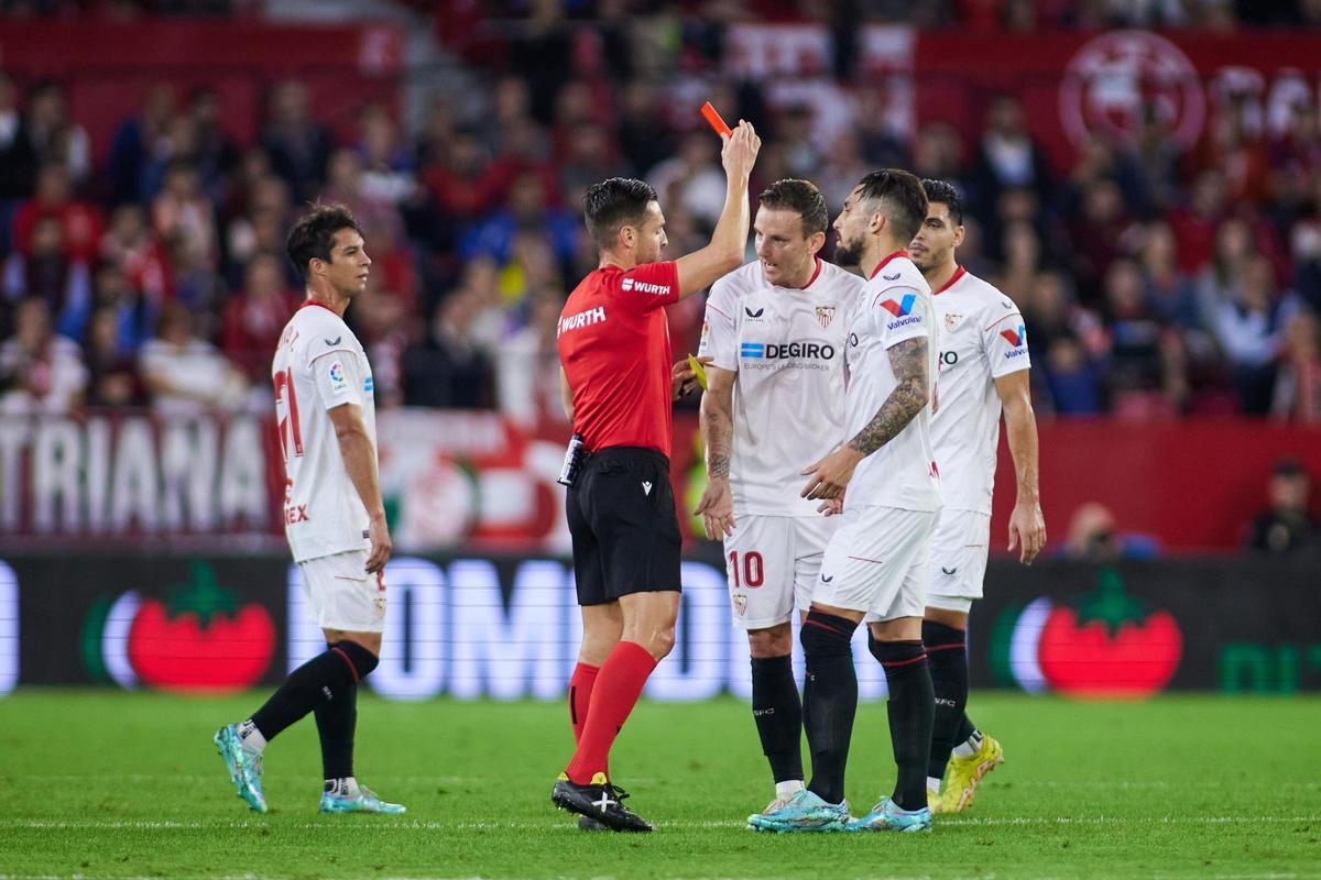 El Sevilla en un partido contra la Real Sociedad
