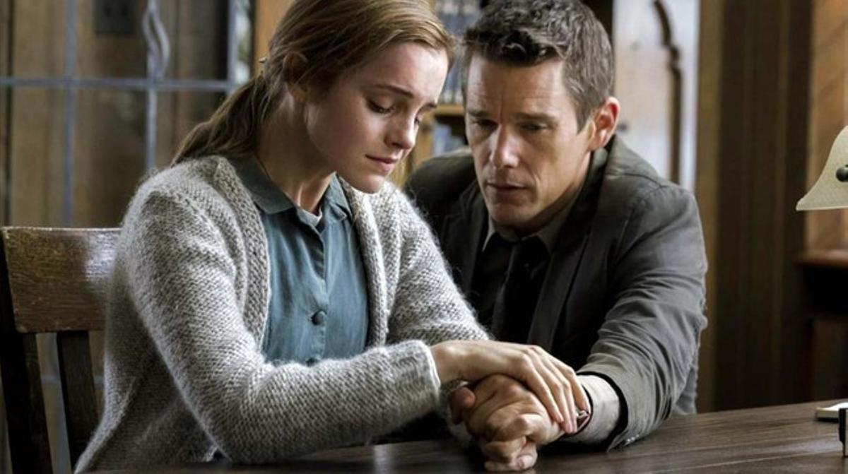 Ethan Hawke i Emma Watson, a ’Regresión’, d’Alejandro Amenábar.