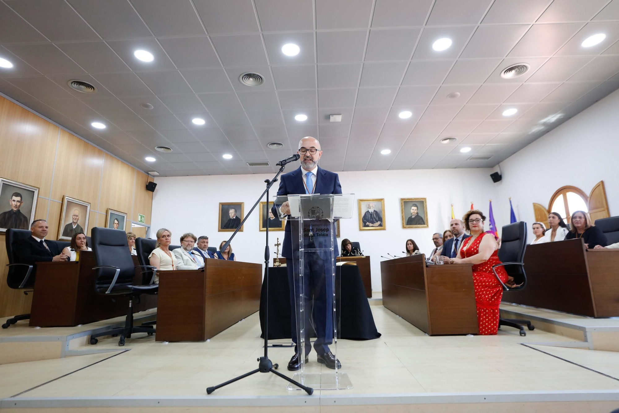Galería de imágenes de la toma de posesión de Vicent Roig como alcalde de Sant Josep