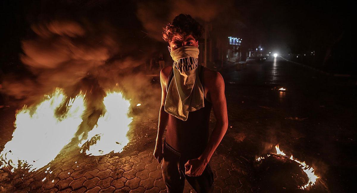 Un joven palestino, durante las protestas de este sábado en Gaza.