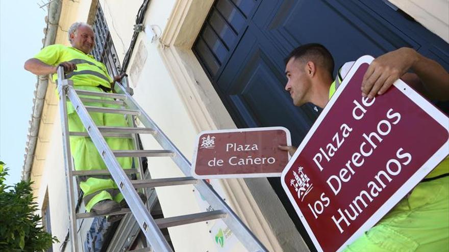 El gobierno local rotula las calles de Cañero con pasado &#039;franquista&#039;