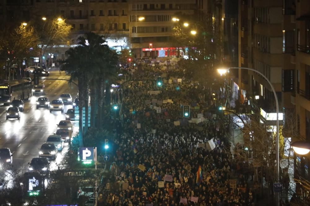 Miles de mujeres se manifiestan en Palma por el 8M